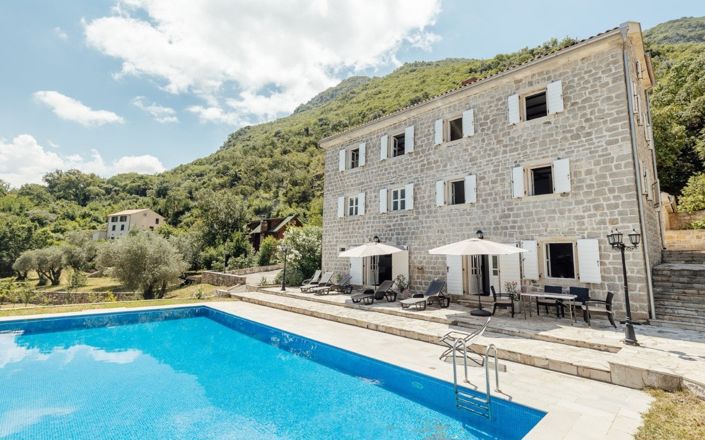 Image No.6-10 Bed Villa for sale