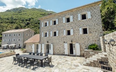 7-historic-renovated-complex-of-stone-villas-