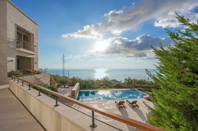 4-luxury-villa-with-open-views-of-the-sea-and