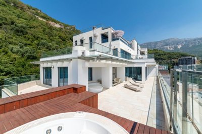 2-luxury-4-bdr-apartment-with-large-terrace