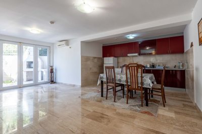 662564db93544a385a13ef5d1220-20budva2c20peraz