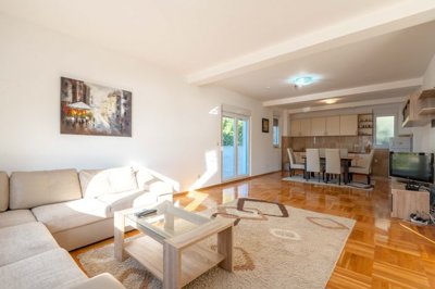 662564dce66b7f6a3356c547720-20budva2c20perazi