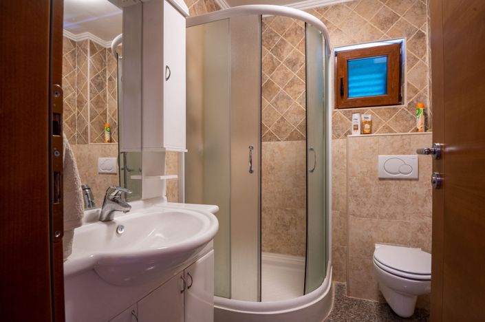 Image No.10-7 Bed Apartment for sale