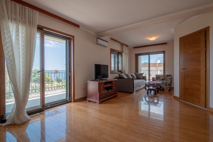 Image No.16-7 Bed Apartment for sale