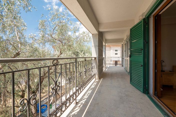 Image No.18-7 Bed Apartment for sale