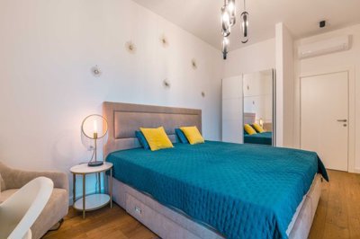 13-luxury-1bdr-apartment-in-soho-complex-bar