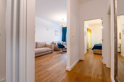 15-luxury-1bdr-apartment-in-soho-complex-bar