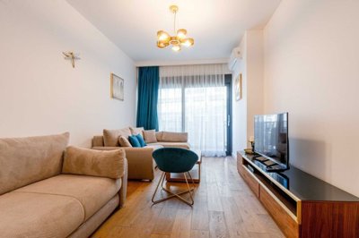 5-luxury-1bdr-apartment-in-soho-complex-bar