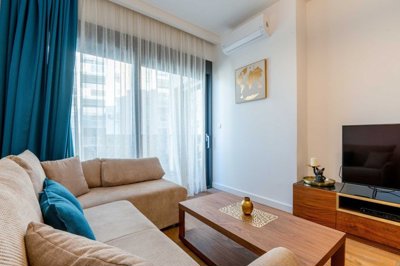 8-luxury-1bdr-apartment-in-soho-complex-bar