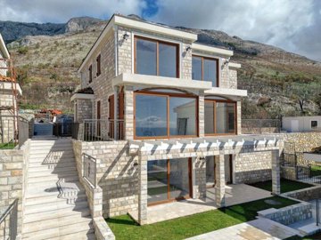 9-complex-of-luxury-townhouses-rezevici