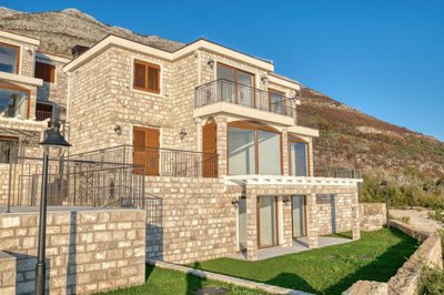 10-complex-of-luxury-townhouses-rezevici