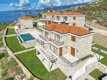 3-complex-of-luxury-townhouses-rezevici