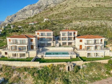 5-complex-of-luxury-townhouses-rezevici