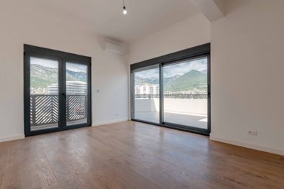 10-3bdr-apartment-with-sea-view