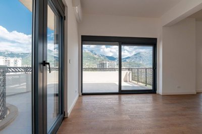6-3bdr-apartment-with-sea-view