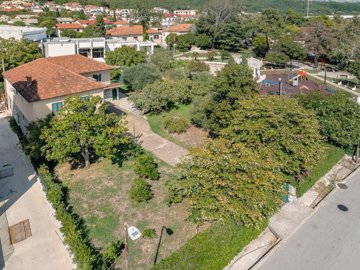 8-urbanized-waterfront-land-with-existing-hou