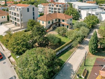 5-urbanized-waterfront-land-with-existing-hou