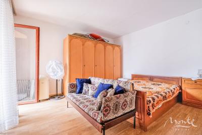 prostornyj-3-etazhnyj-dom-v-dobrote-v-shagovoj-dostupnosti-ot-morya_11