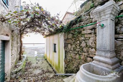 starinnyj-kamennyj-dom-pod-restavracziyu-v-boko-kotorskom-zalive_03