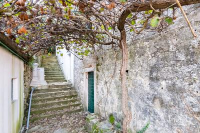 starinnyj-kamennyj-dom-pod-restavracziyu-v-boko-kotorskom-zalive_13