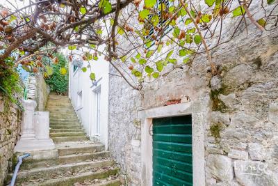 starinnyj-kamennyj-dom-pod-restavracziyu-v-boko-kotorskom-zalive_15