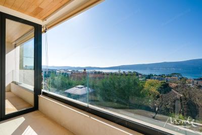 roskoshnyj-dupleks-s-zahvatyvayushhim-vidom-na-boka-kotorskij-zaliv-v-tivate_11