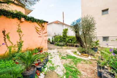 semejnyj-2-etazhnyj-dom-s-vidom-na-more-v-tivate_04