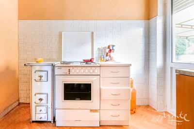 semejnyj-2-etazhnyj-dom-s-vidom-na-more-v-tivate_11