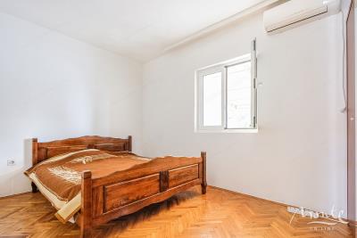 semejnyj-2-etazhnyj-dom-s-vidom-na-more-v-tivate_14