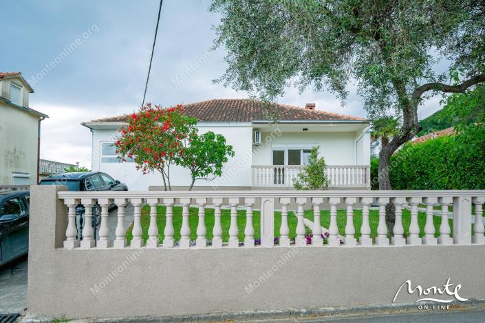 Image No.2-Maison de 4 chambres à vendre à Tivat