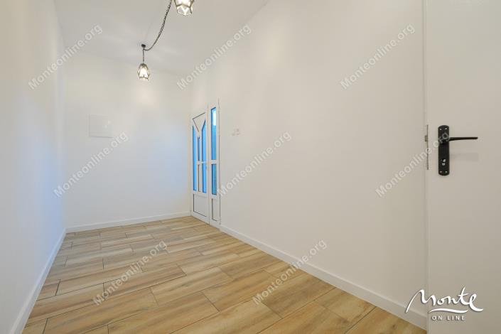 Image No.9-Maison de 4 chambres à vendre à Tivat