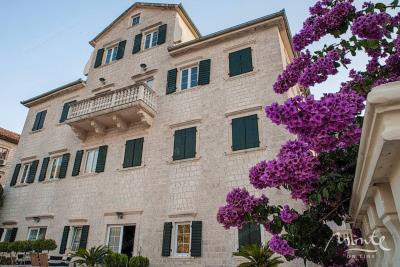 eksklyuzivnaya-1-spalnaya-kvartira-v-istoricheskom-dvorcze-na-pervoj-linii-v-prchani_02