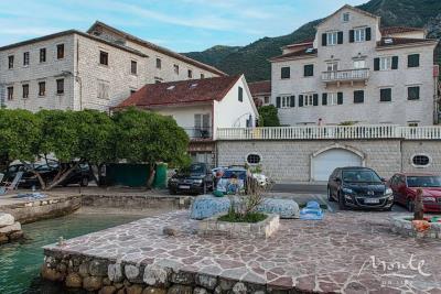 eksklyuzivnaya-1-spalnaya-kvartira-v-istoricheskom-dvorcze-na-pervoj-linii-v-prchani_06