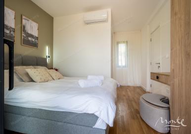 sovershenno-novaya-villa-s-bassejnom-v-prigorode-tivata_15