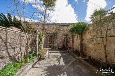 unikalnyj-3-etazhnyj-dom-v-starom-gorode-budvy-s-sadom_06