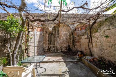 unikalnyj-3-etazhnyj-dom-v-starom-gorode-budvy-s-sadom_07