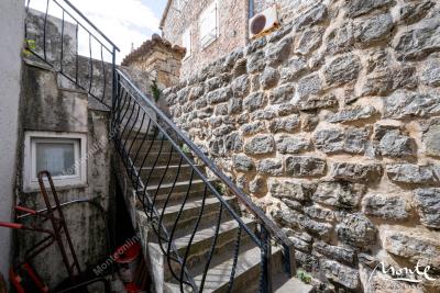 unikalnyj-3-etazhnyj-dom-v-starom-gorode-budvy-s-sadom_12