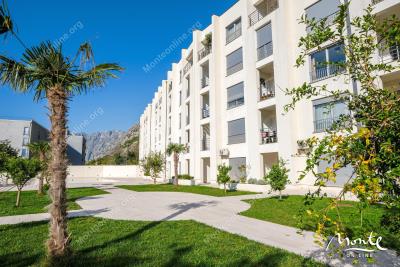 prostornaya-kvartira-s-3-spalnyami-i-panoramnymi-vidami-na-boko-kotorskij-zaliv-dobrota_03