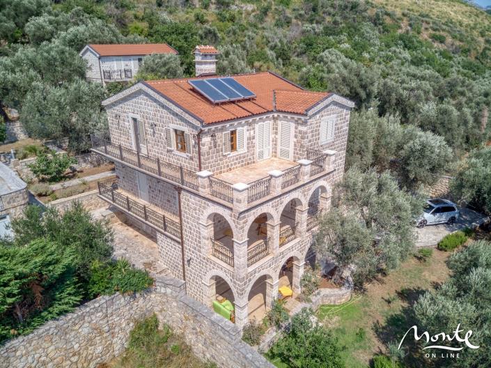 Image No.2-Maison de 4 chambres à vendre à Budva