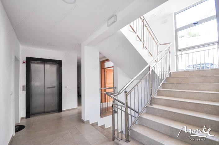 Image No.2-Appartement de 1 chambre à vendre à Tivat