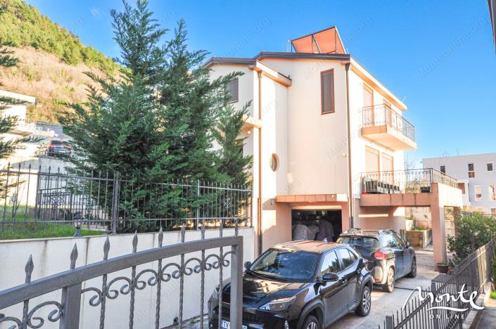 Image No.4-Maison de 3 chambres à vendre à Tivat