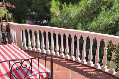 prostornyj-3-etazhnyj-dom-v-tihom-rajone-bara-s-vidom-na-more_12