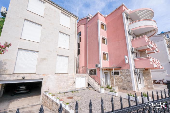 Image No.3-Un hôtel de 33 chambres à vendre à Budva