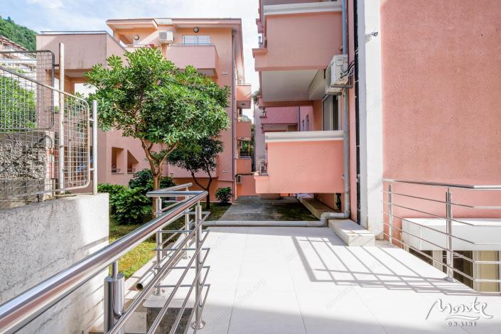 Image No.4-Un hôtel de 33 chambres à vendre à Budva