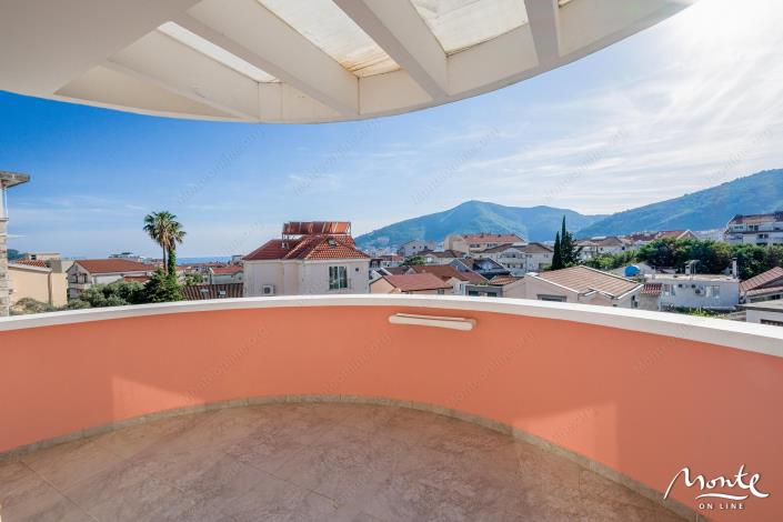 Image No.30-Un hôtel de 33 chambres à vendre à Budva