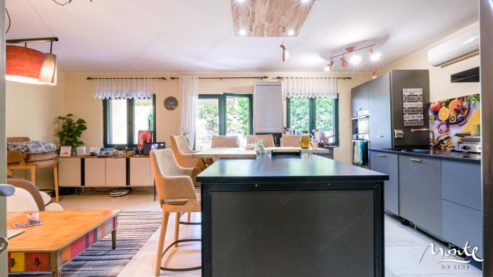 Image No.8-4 Bed Townhouse for sale