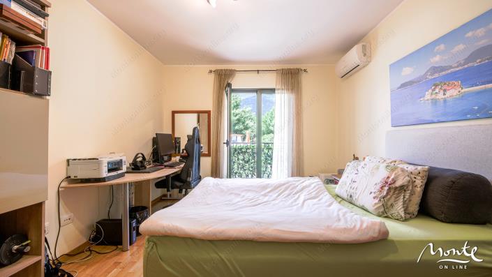 Image No.12-4 Bed Townhouse for sale