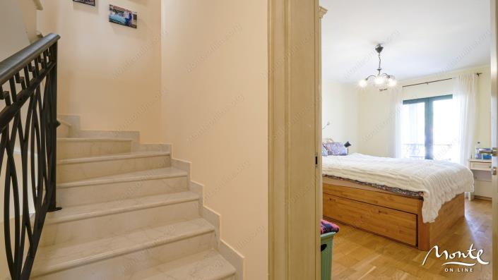 Image No.13-4 Bed Townhouse for sale