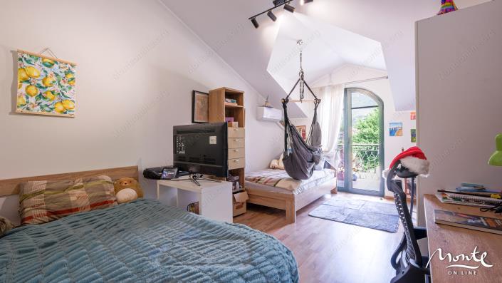 Image No.20-4 Bed Townhouse for sale