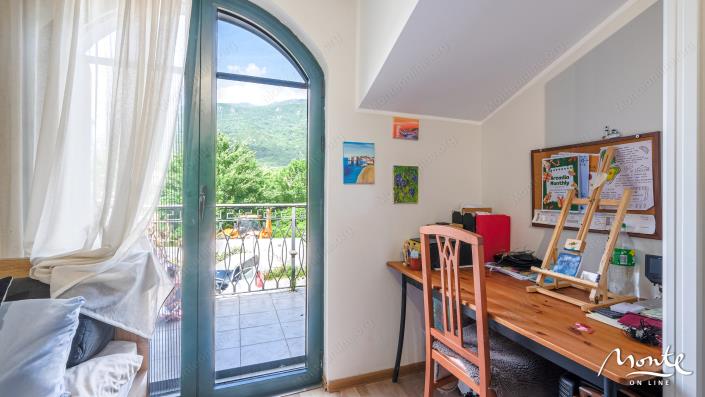 Image No.21-4 Bed Townhouse for sale